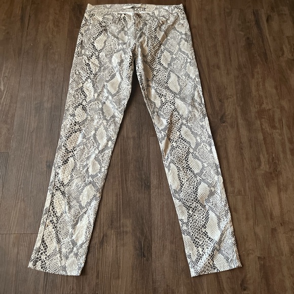Snake print textured slim fit pants / jeans. - Picture 4 of 5